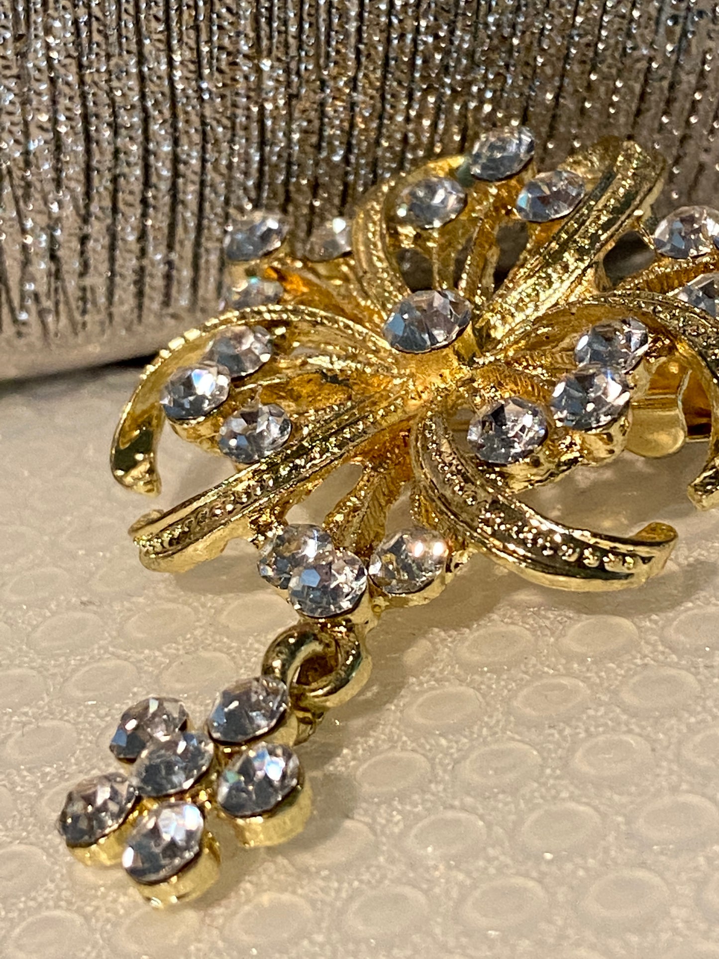 Gorgeous sparkling Brooch Pins..2" (GOLDEN)