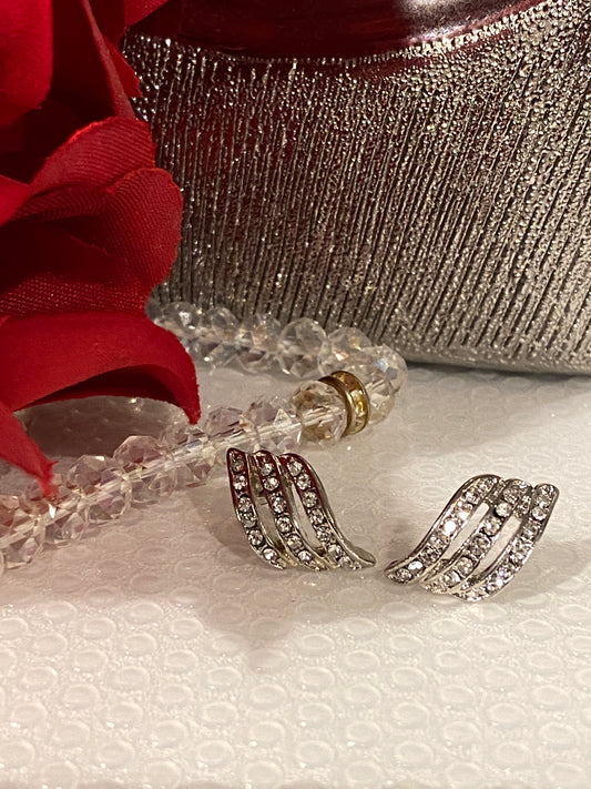 Gorgeous Silver Earrings with sparkling Crystals in 3 layers.